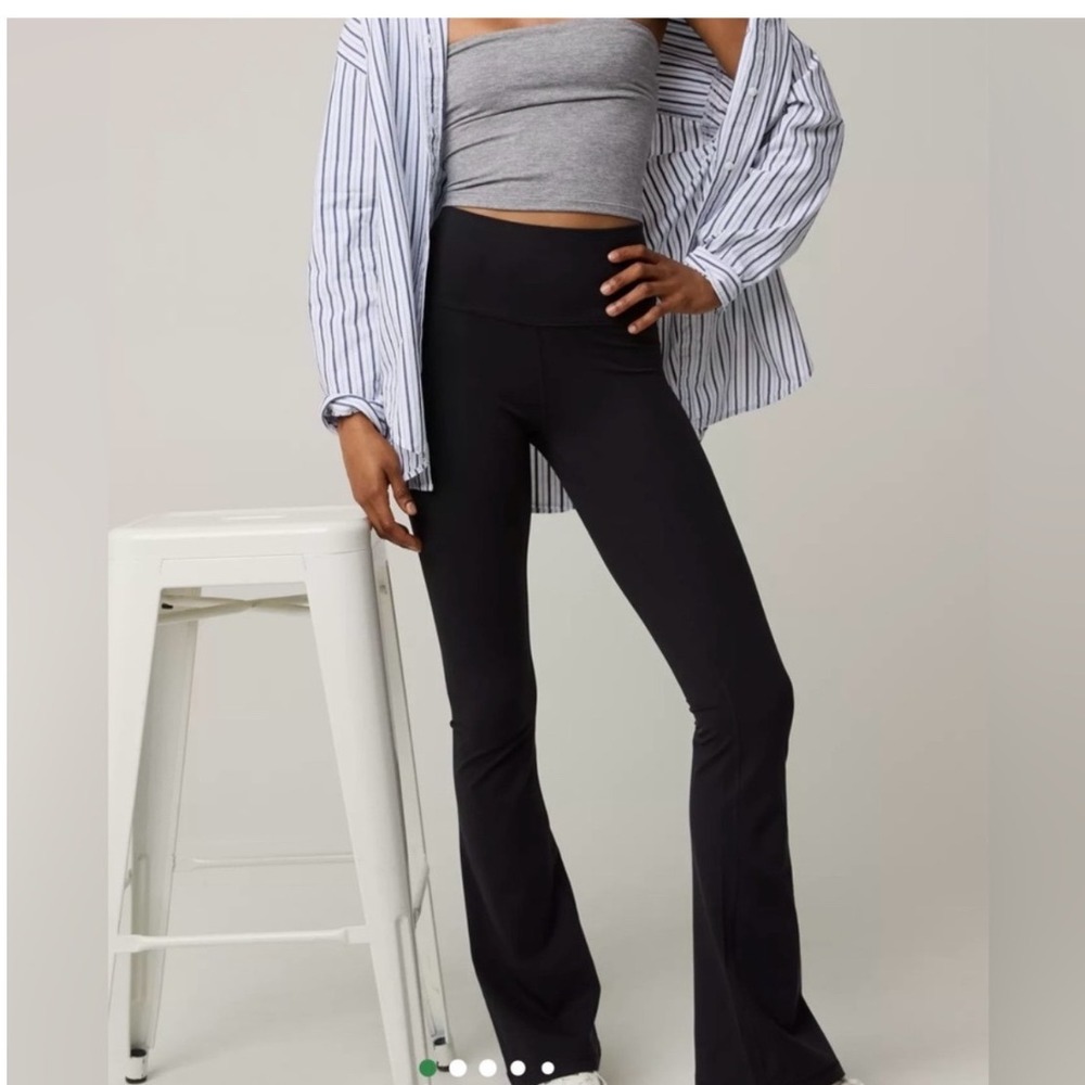 OFFLINE by Aerie The Hugger Bootcut High Rise Leggings Black Pockets Size 6